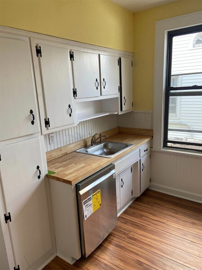 84 2nd St, Unit 2front in Mineola, NY - Building Photo - Building Photo