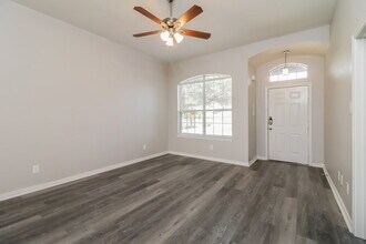 9112 Christopher Cir in Fort Worth, TX - Foto de edificio - Building Photo