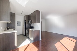 8008 Norton Ave in West Hollywood, CA - Foto de edificio - Building Photo