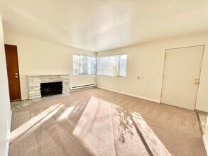 2403 W Lynn St, Unit 2403 in Seattle, WA - Foto de edificio - Building Photo