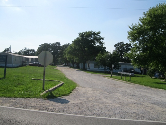 16230 S Highway 39 in Stockton, MO - Building Photo