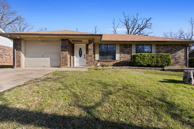property at 1623 W Parnell St