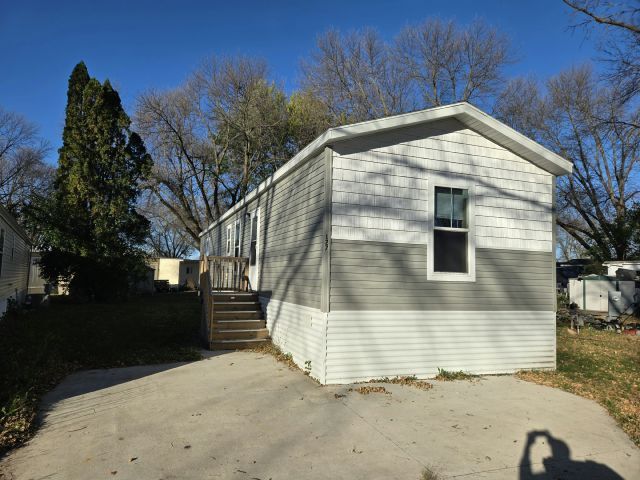 127 Laurinda Ln in Mankato, MN - Foto de edificio