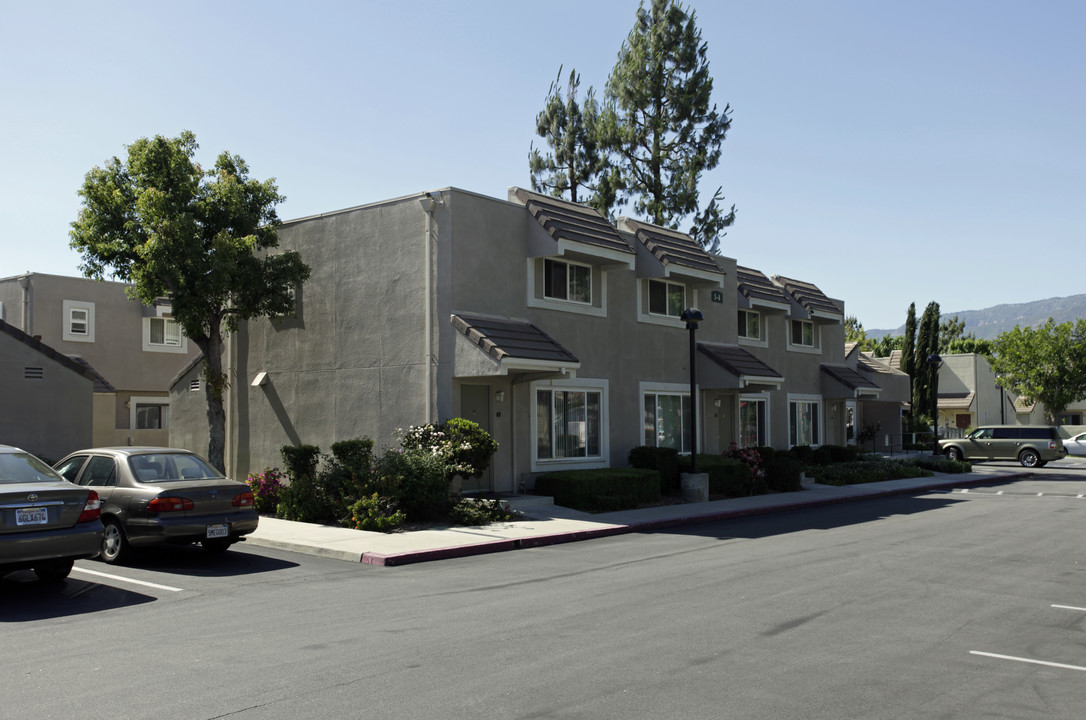 Sterling Village Apartments in San Bernardino, CA - Building Photo