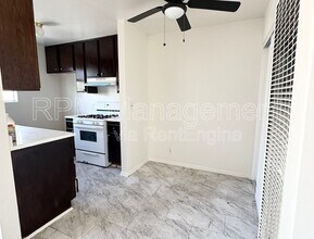 6624 N Sylmar Ave in Van Nuys, CA - Building Photo - Building Photo