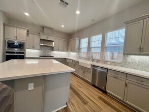 3002 Pinnacles Wy in Marina, CA - Building Photo - Building Photo