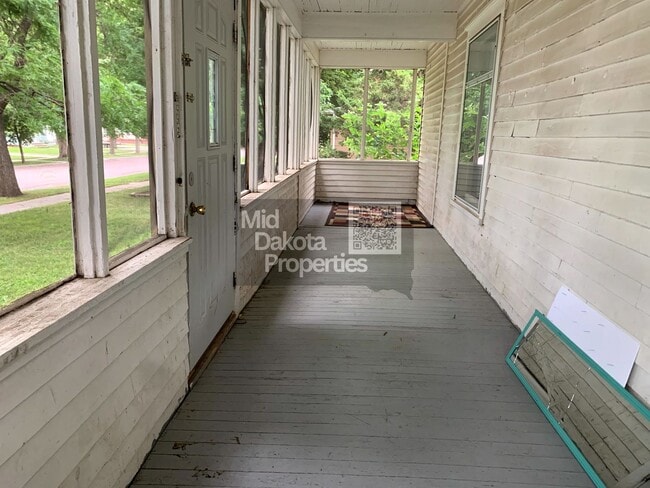 915 W 4th Ave in Mitchell, SD - Building Photo - Building Photo