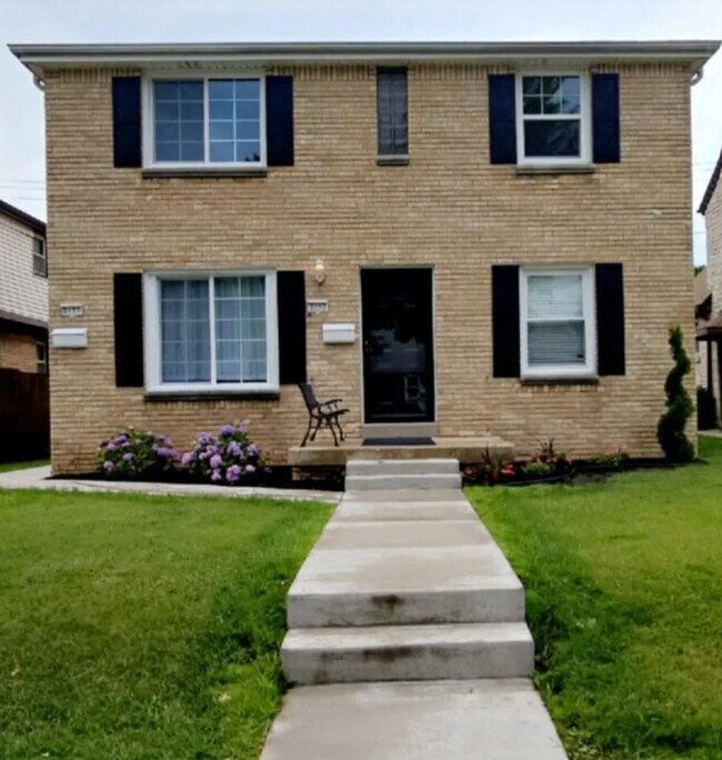 3155 S 39th St, Unit Charming Jackson Park in Milwaukee, WI - Foto de edificio - Building Photo