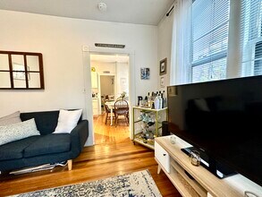 54 Garden St, Unit 3 in Boston, MA - Foto de edificio - Building Photo
