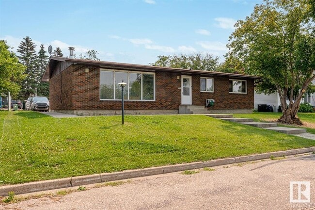 property at 4819 Lakeshore Dr