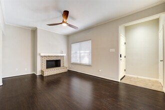 726 Bering Dr in Houston, TX - Building Photo - Building Photo