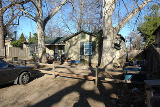 1930 Arcadian Ave in Chico, CA - Foto de edificio - Building Photo