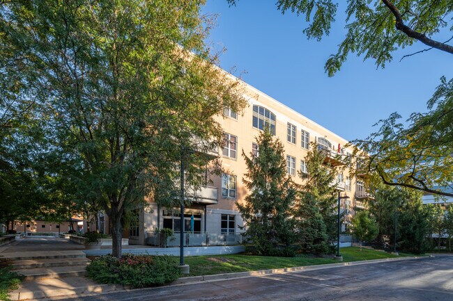 Summit Lofts in St. Louis, MO - Building Photo - Building Photo