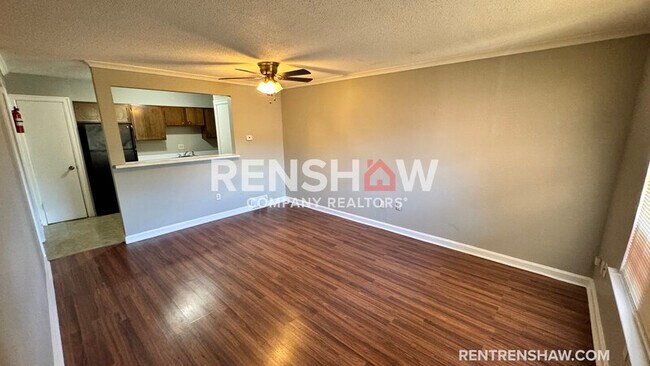 3228 S Mendenhall Rd in Memphis, TN - Building Photo - Building Photo