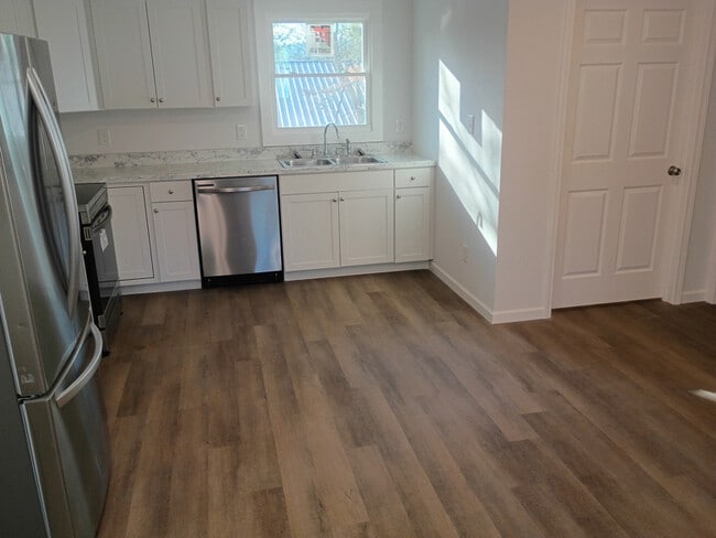 101 Edmonds Dr in Oliver Springs, TN - Building Photo - Building Photo