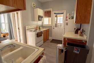 1100 15th Ave SE, Unit U1-Room 2 in Minneapolis, MN - Building Photo - Building Photo