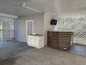 302 12th Ave S in Surfside Beach, SC - Foto de edificio - Building Photo