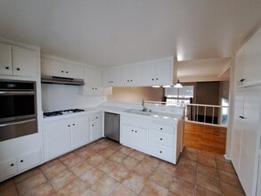 4339 W Sarah St in Burbank, CA - Building Photo - Building Photo