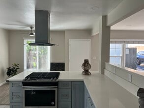 15430 Freeman Ave in Lawndale, CA - Foto de edificio - Building Photo