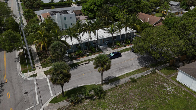 400 51st St in West Palm Beach, FL - Foto de edificio - Building Photo