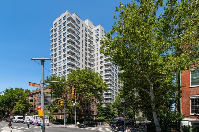 2-8 Fifth Ave in New York, NY - Building Photo - Building Photo