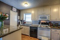 1421 Cortlandt St photo'