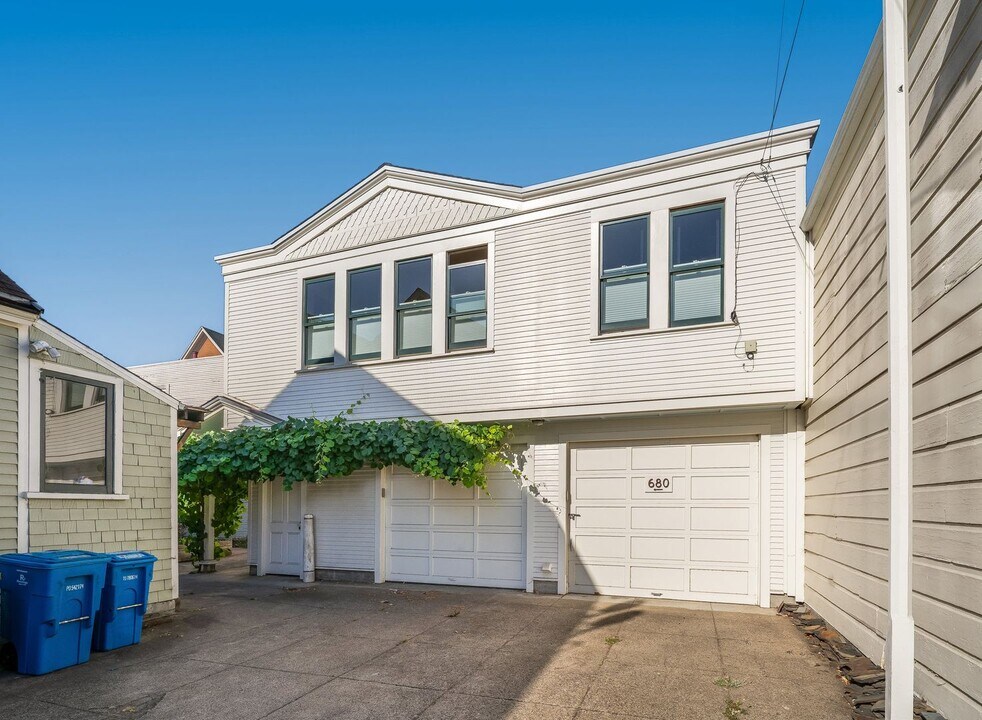 680 Shotwell St in San Francisco, CA - Building Photo