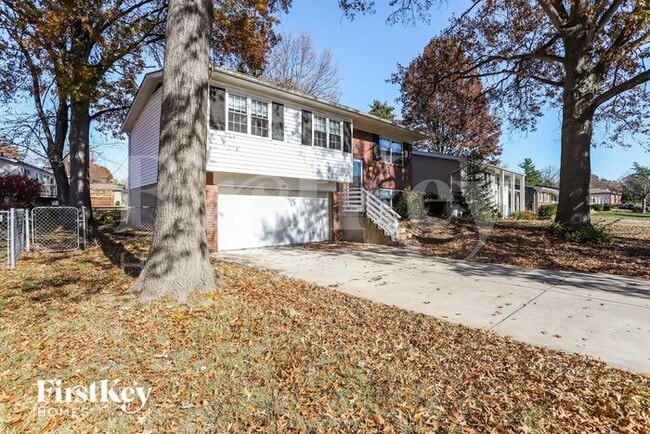 105 Roland Ave in Ballwin, MO - Building Photo - Building Photo