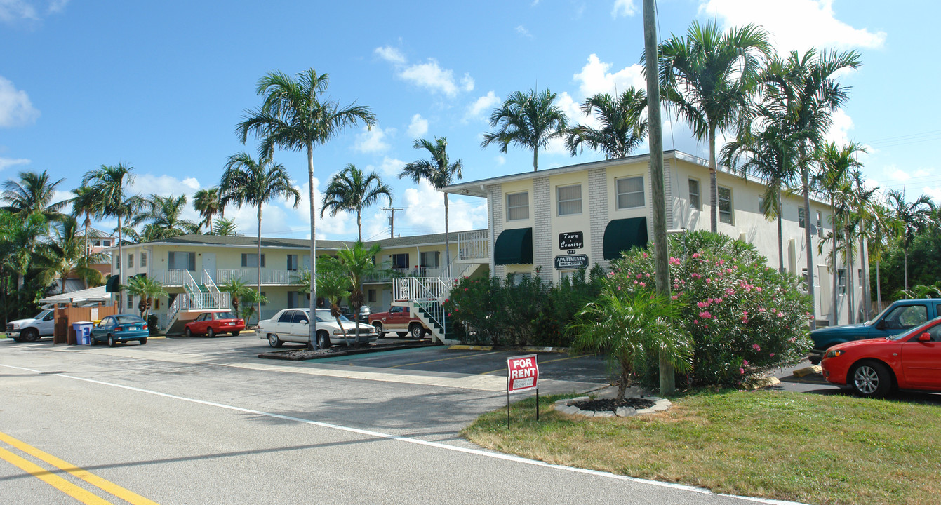 Town & Country Apartments in Lake Worth, FL - Foto de edificio