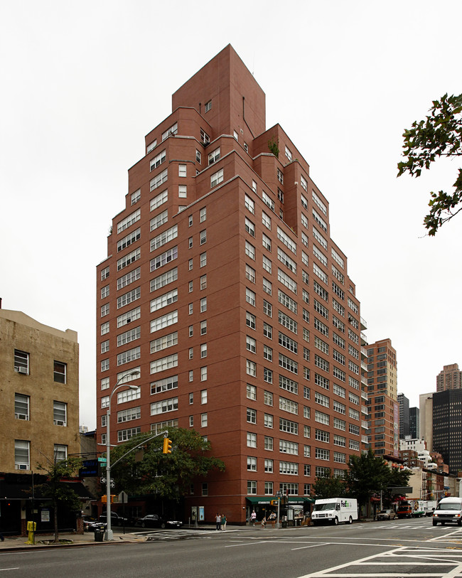 Riverview East in New York, NY - Foto de edificio - Building Photo