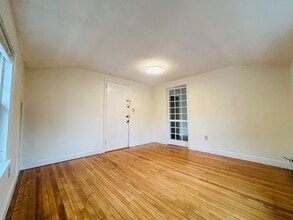171 crescent st, Unit 3R in Northampton, MA - Building Photo - Building Photo