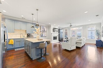 3056 N Clybourn Ave in Chicago, IL - Building Photo - Building Photo