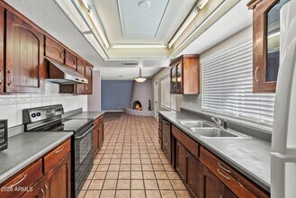 5203 W Laurie Ln in Glendale, AZ - Building Photo - Building Photo