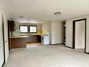 1764 Pine Ridge Dr in Fairbanks, AK - Building Photo - Building Photo