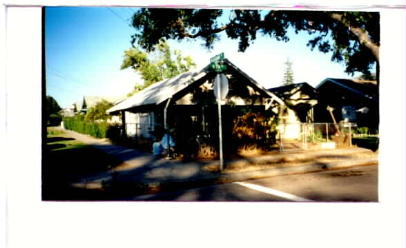 902 E Pleasant St in Santa Paula, CA - Building Photo - Building Photo