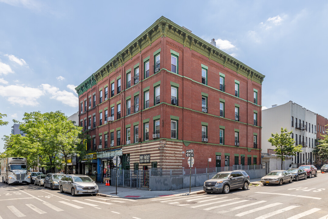 194 Knickerbocker Ave in Brooklyn, NY - Building Photo