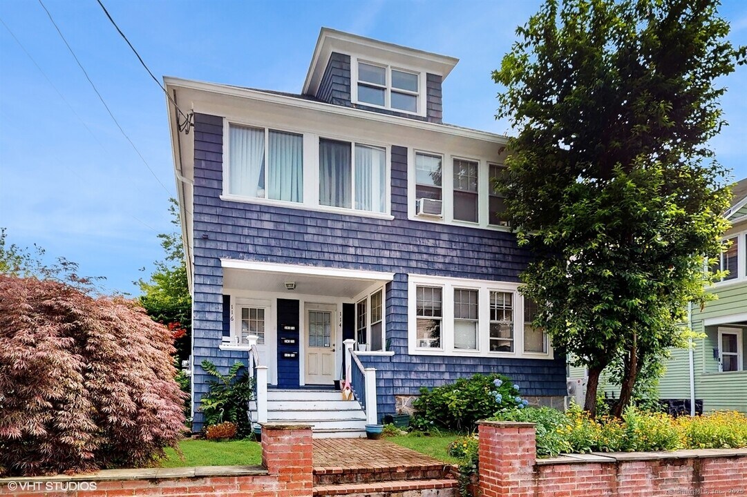 114 Harborview Ave in Bridgeport, CT - Building Photo
