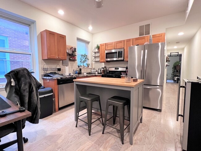 1627 Wallace, Unit Apartment 2R in Philadelphia, PA - Building Photo - Building Photo