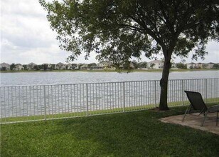 158 Berenger Walk in Royal Palm Beach, FL - Building Photo - Building Photo