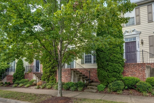 7822 Heaton Way in Nashville, TN - Foto de edificio - Building Photo