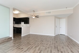 Fuller-Martel Apartments in Los Angeles, CA - Foto de edificio - Interior Photo
