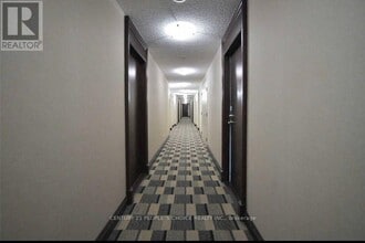 208 Enfield Pl in Mississauga, ON - Building Photo - Building Photo