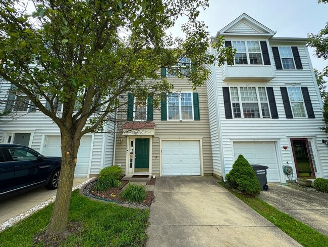 property at 43414 Nottingham Sq