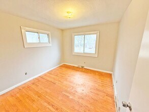 4905 Donovan Dr in Garfield Heights, OH - Building Photo - Building Photo