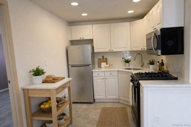 1711 William St in Merrick, NY - Building Photo - Building Photo