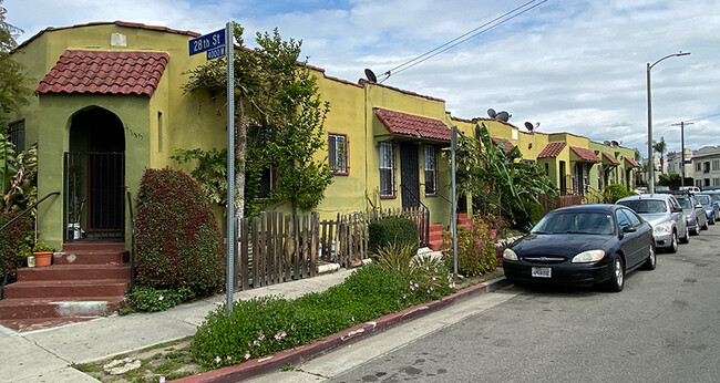 4056-4115 Montclair St in Los Angeles, CA - Foto de edificio - Building Photo