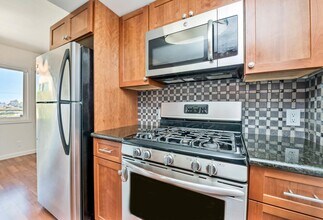 160 Cedar Way in Laguna Beach, CA - Building Photo - Building Photo