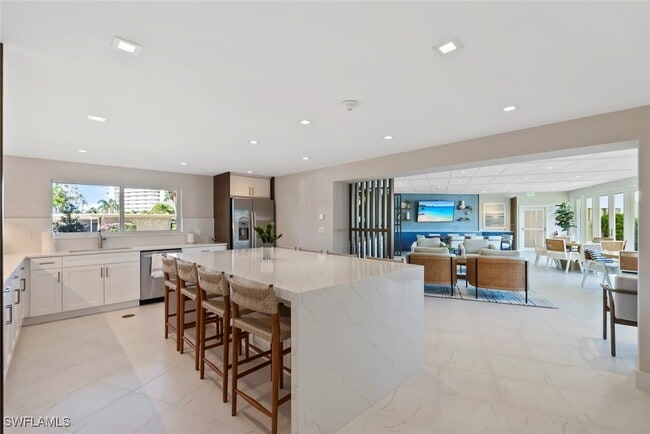 property at 3420 Gulf Shore Blvd N