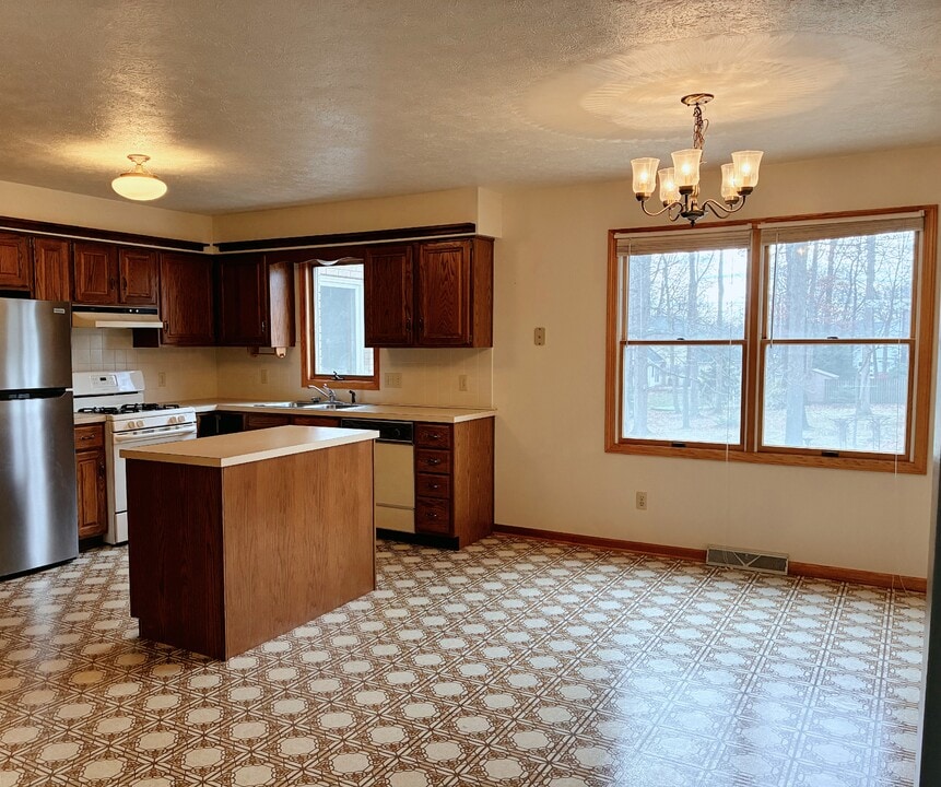 1248 Boettler Rd, Unit 1248 Boettler Rd in Uniontown, OH - Building Photo