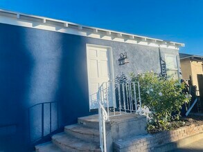2267 E Washington Blvd, Unit Unit B in Pasadena, CA - Foto de edificio - Building Photo